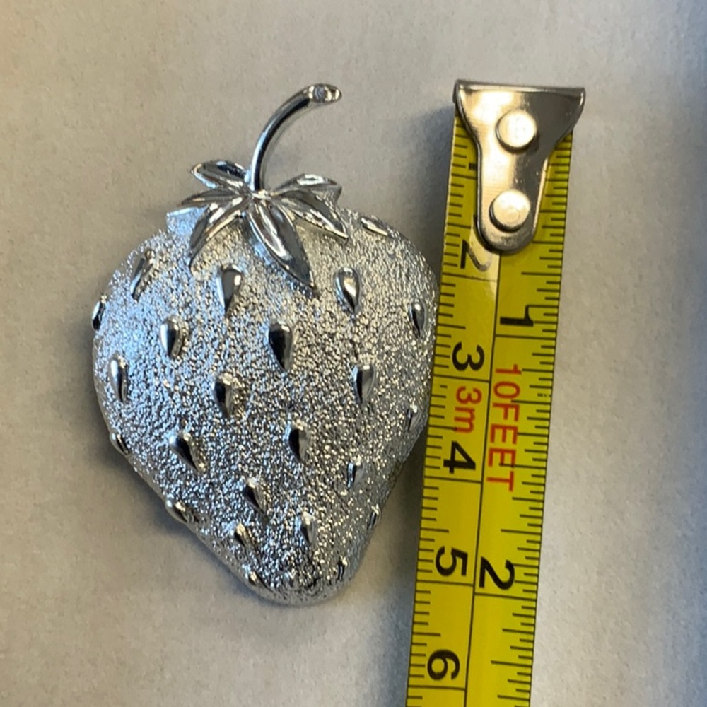 Vintage Sarah Coventry brooch silver strawberry - Picture 4 of 5